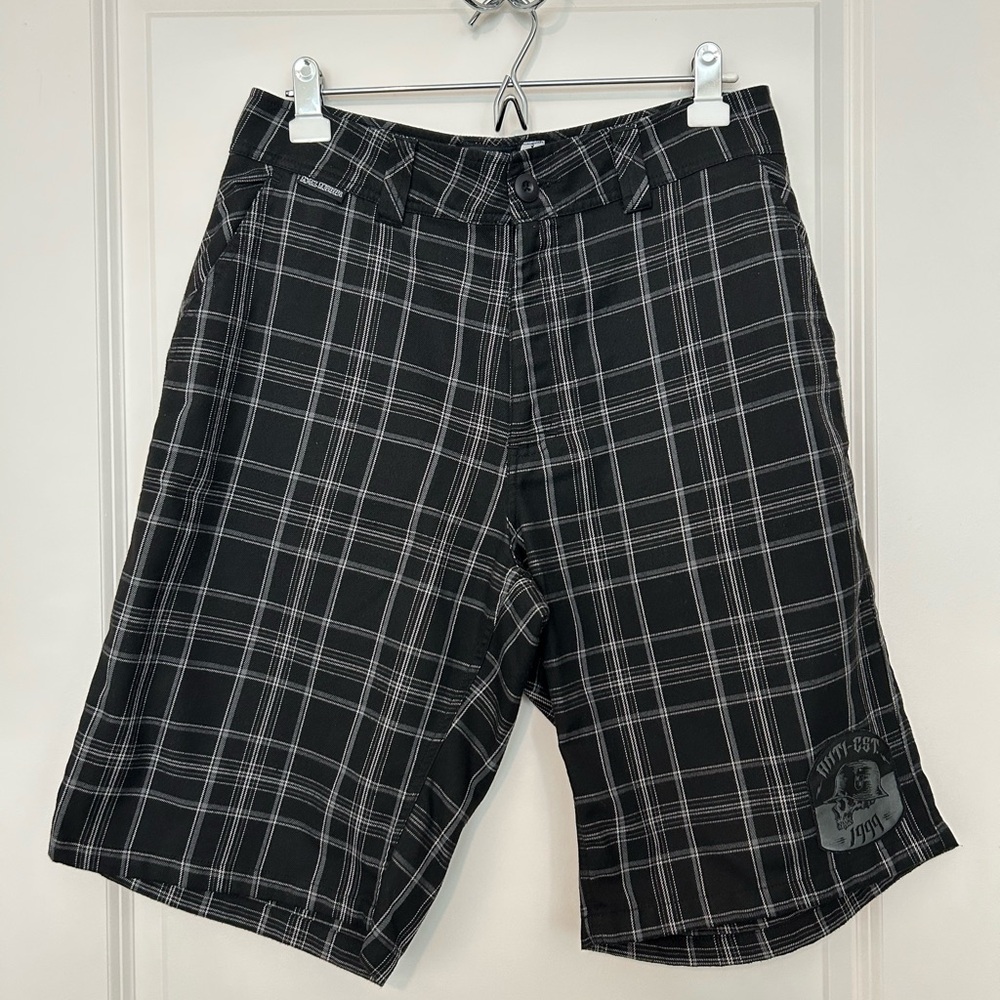 Metal Mulisha Men's Black Plaid Long Golf Shorts